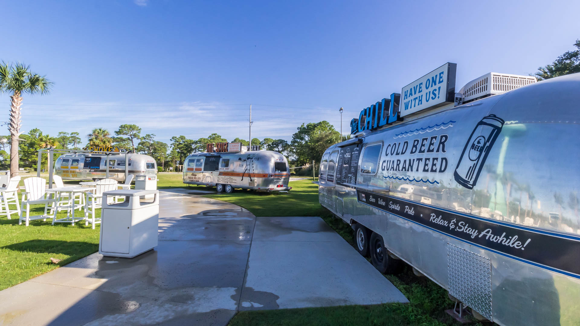 Beach days just got better! Our seasonal food truck is serving up deliciousness at The Beach Club. Catch us while you can!