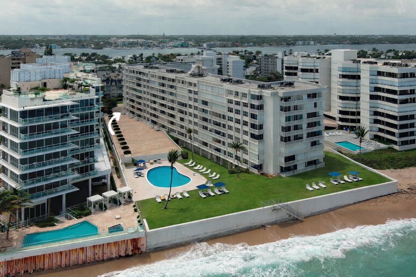 The "Walk-Out" Advantage
What makes this property truly stand out is its rare "walk-out" layout—one of only six condos in the entire building designed with direct, elevator-free access to Pool, Beach, Excercise Room.