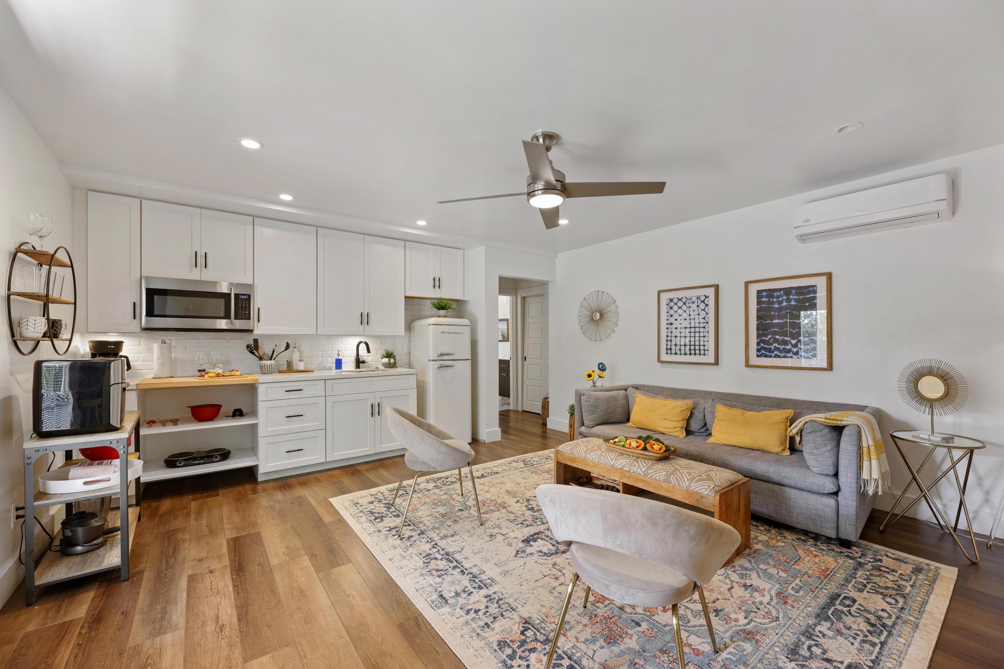 Living and kitchen area