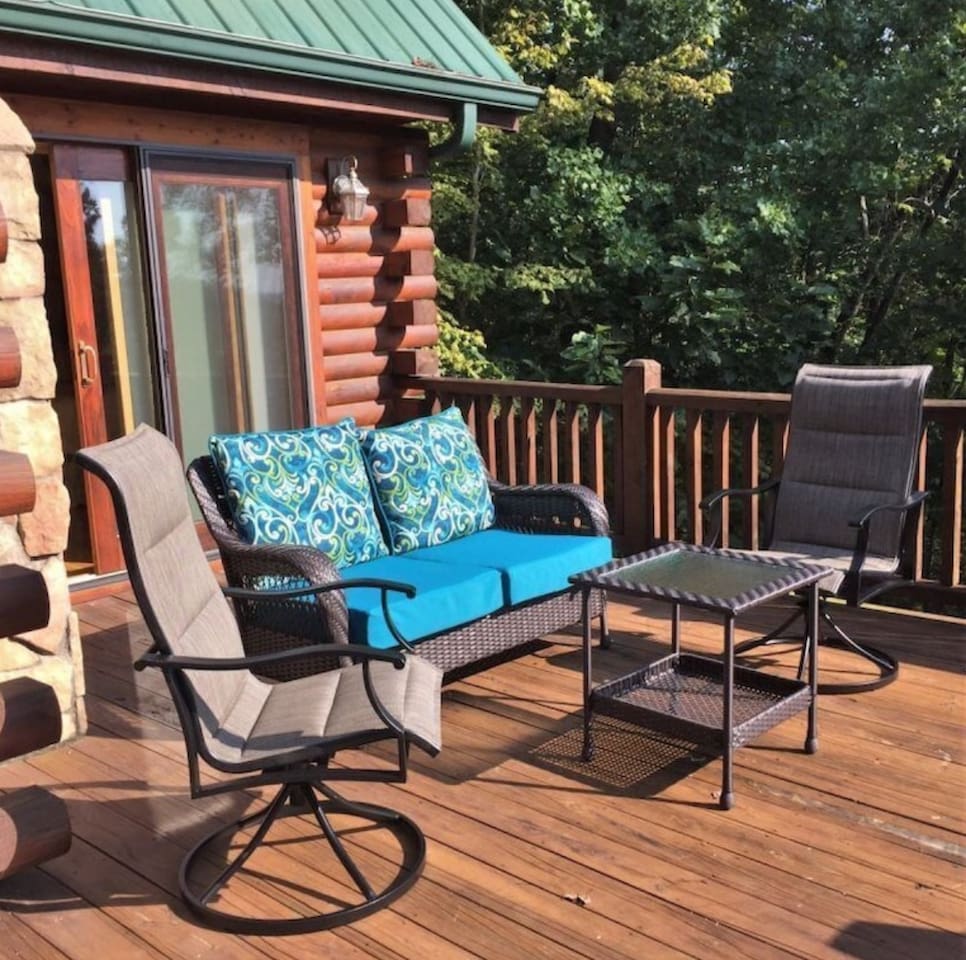 Main level deck area with seating and relaxation
