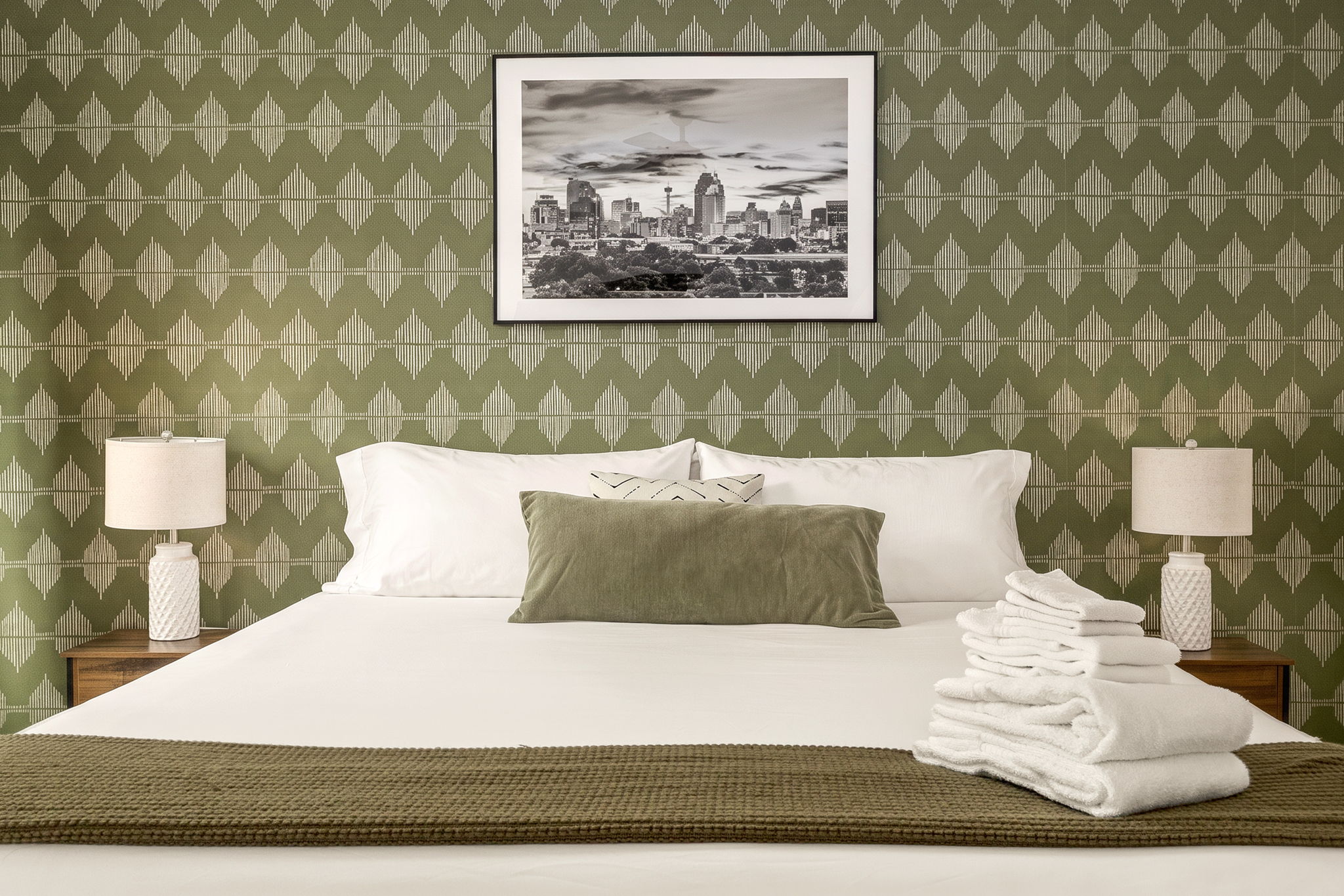 Soft, serene bedroom with a cozy “welcome home” touch 🛏️✨