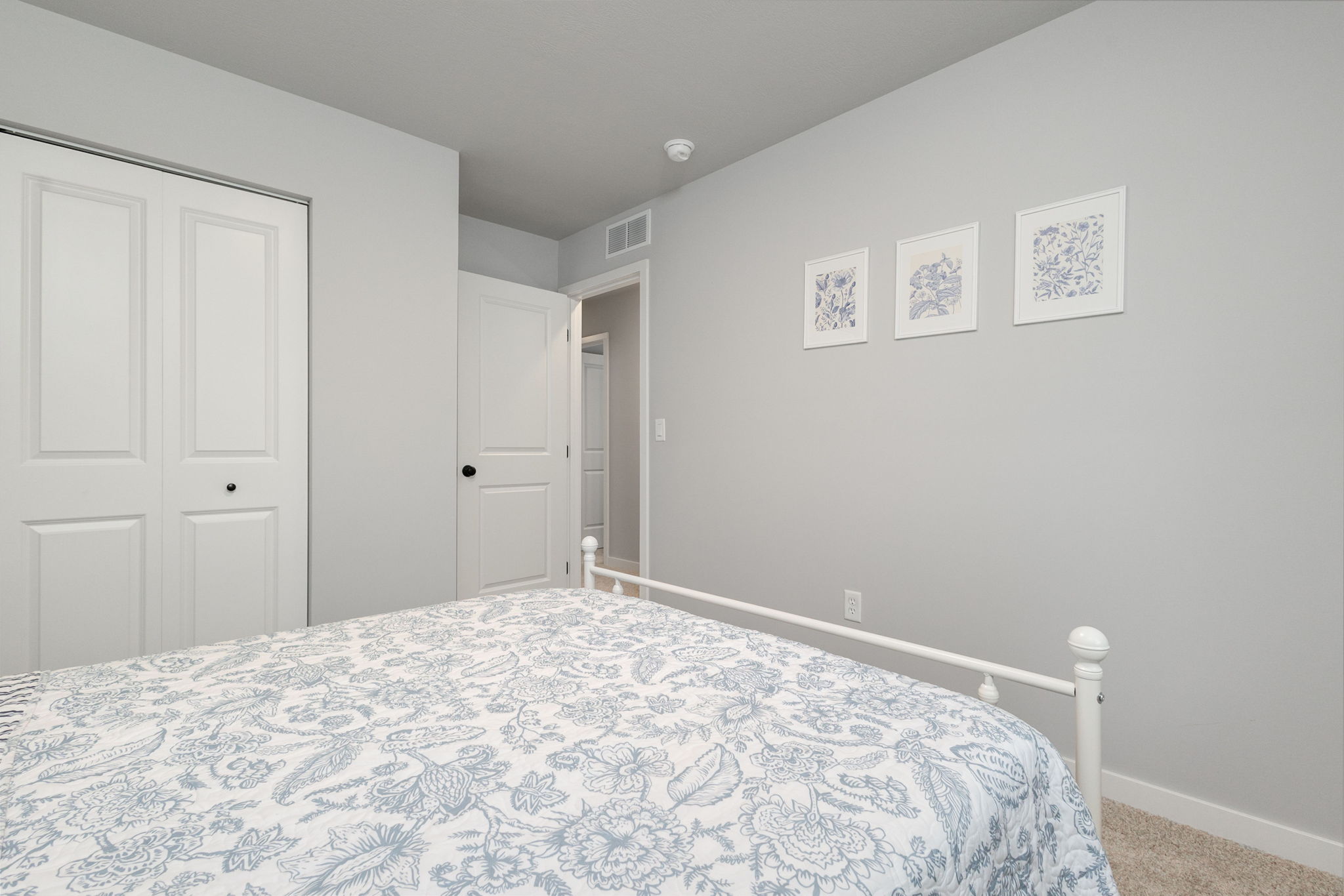 Guest Room 2 - Queen