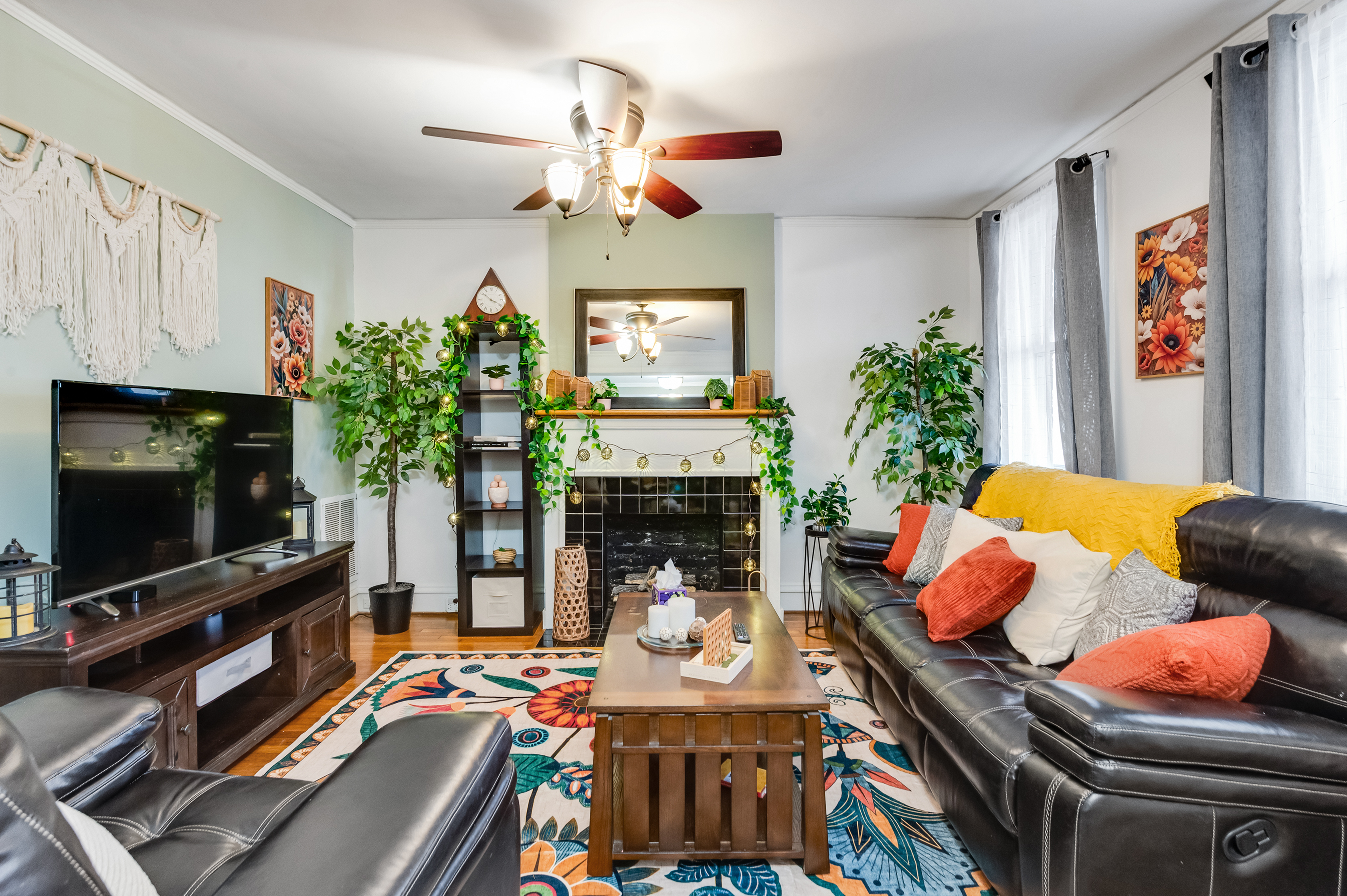 Living Room: Bright and inviting, perfect for relaxation and lively gatherings!