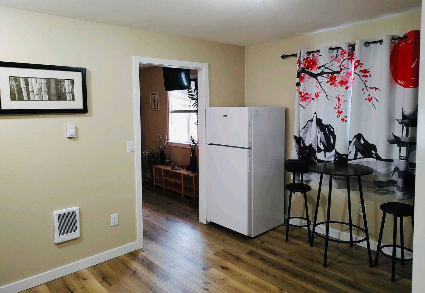 Far East kitchen/dining
