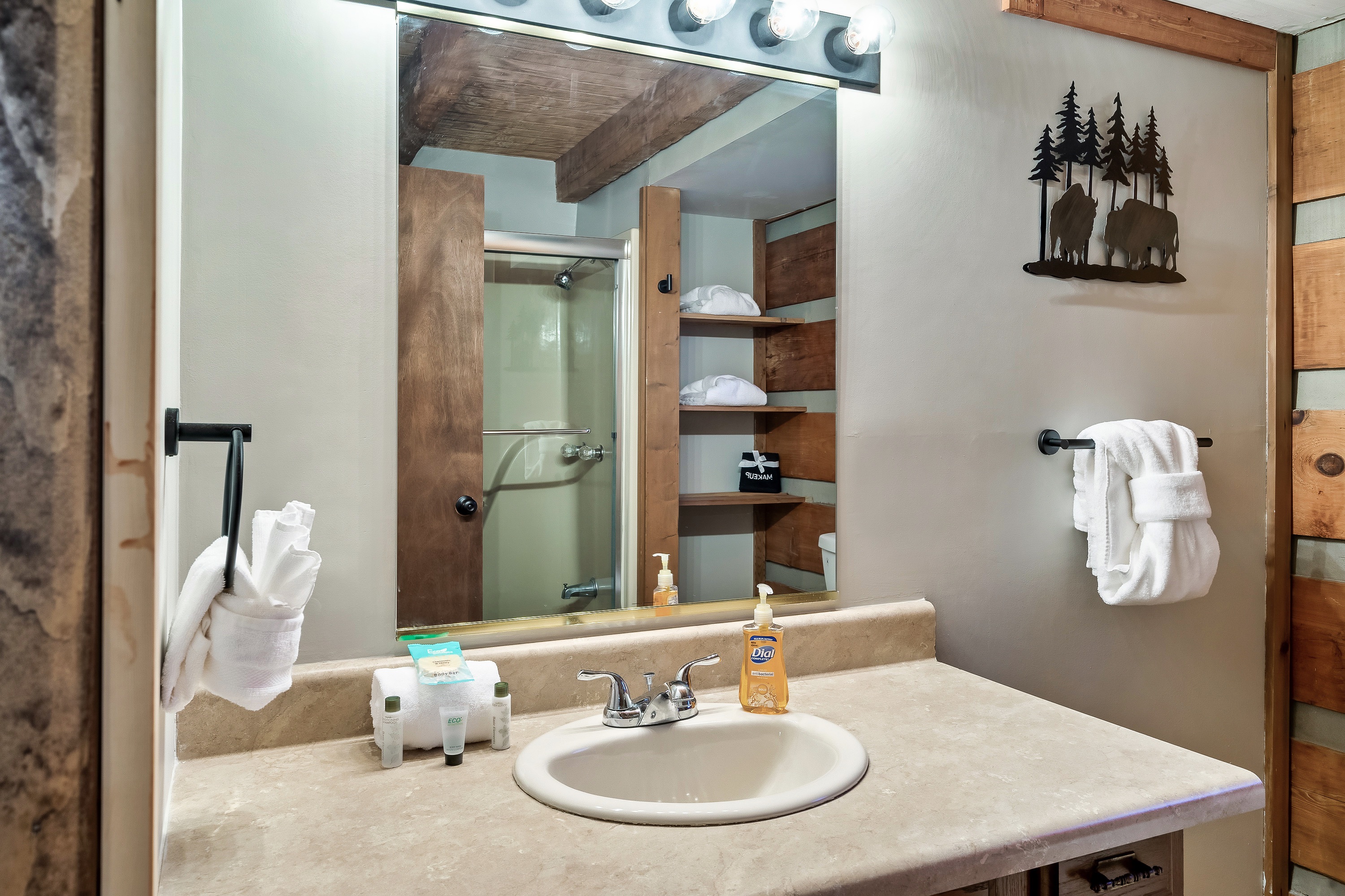 Main Floor Full Bath
