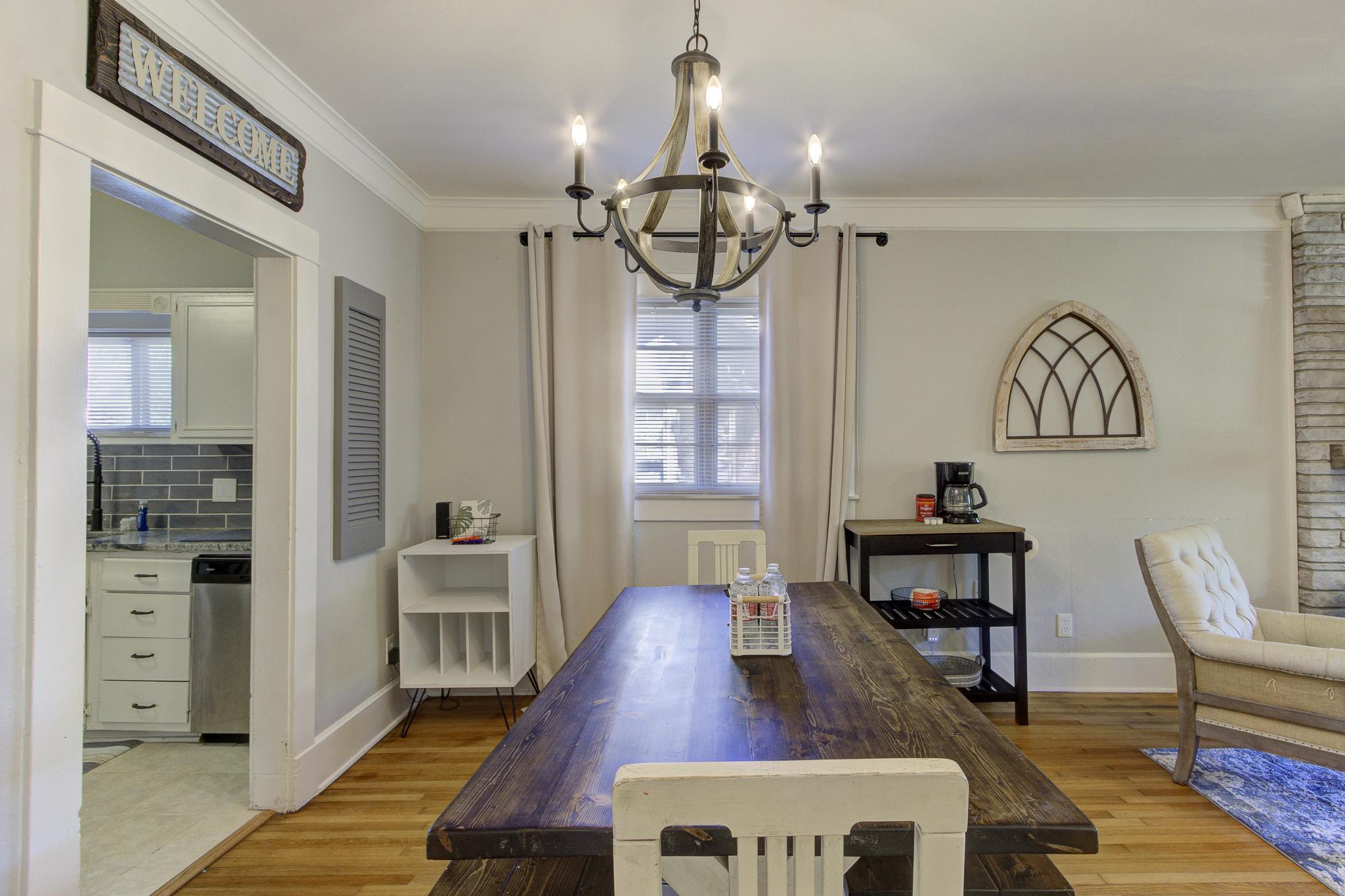 Dining area w/coffee station