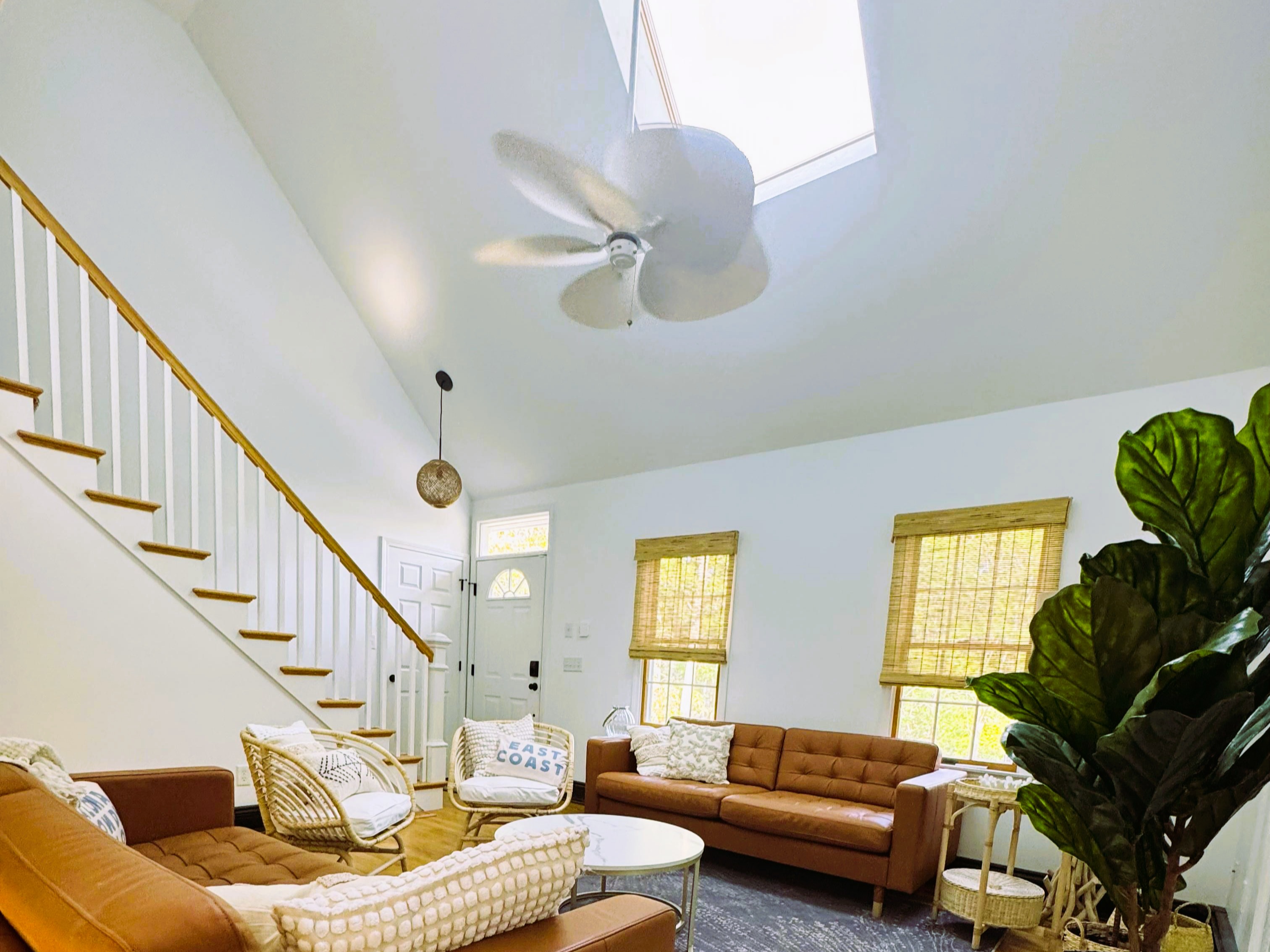 Vaulted Ceiling, Airy Space