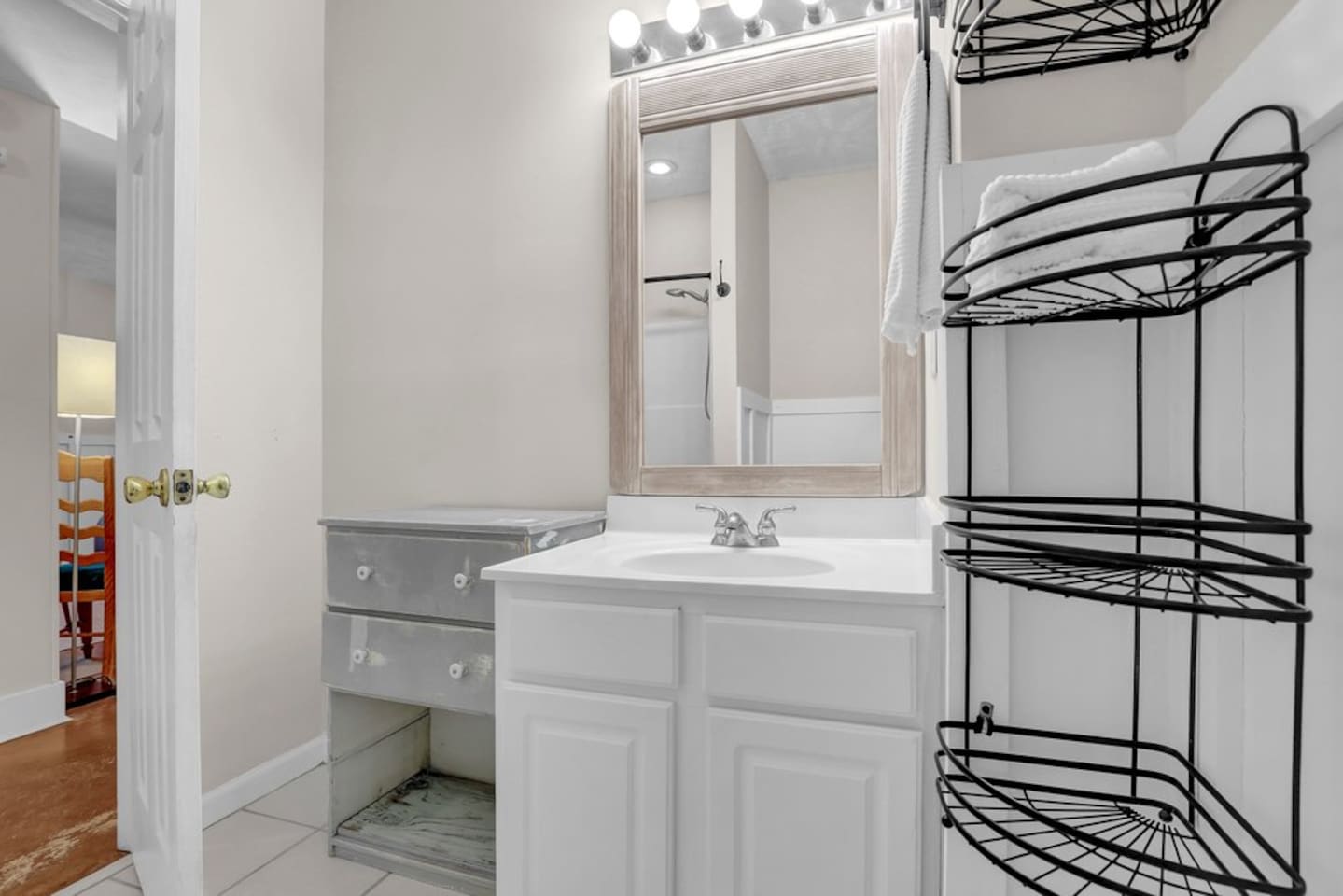 Lower level full bathroom
