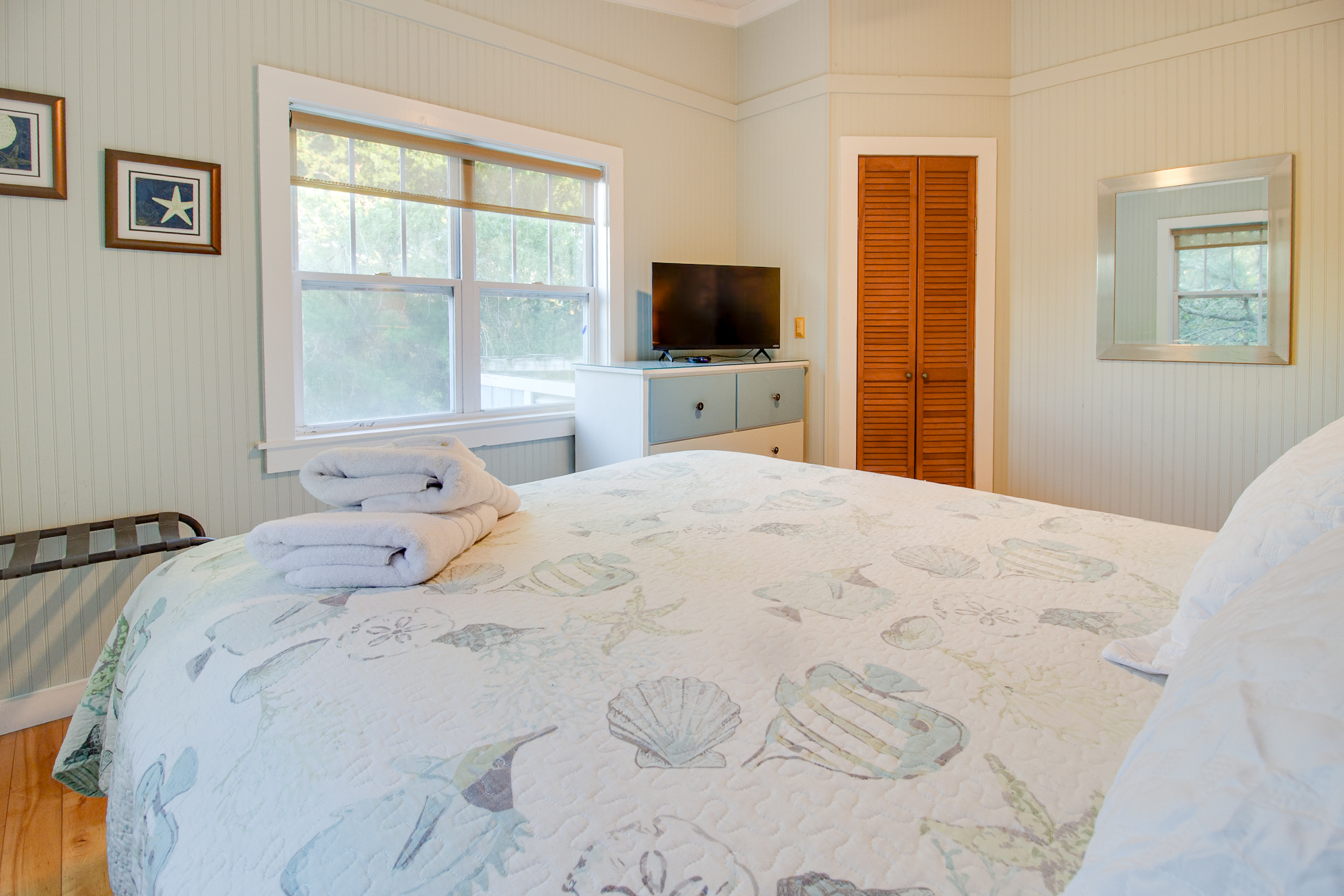 Bedroom 2: Bed Linens & Bath Towels Provided