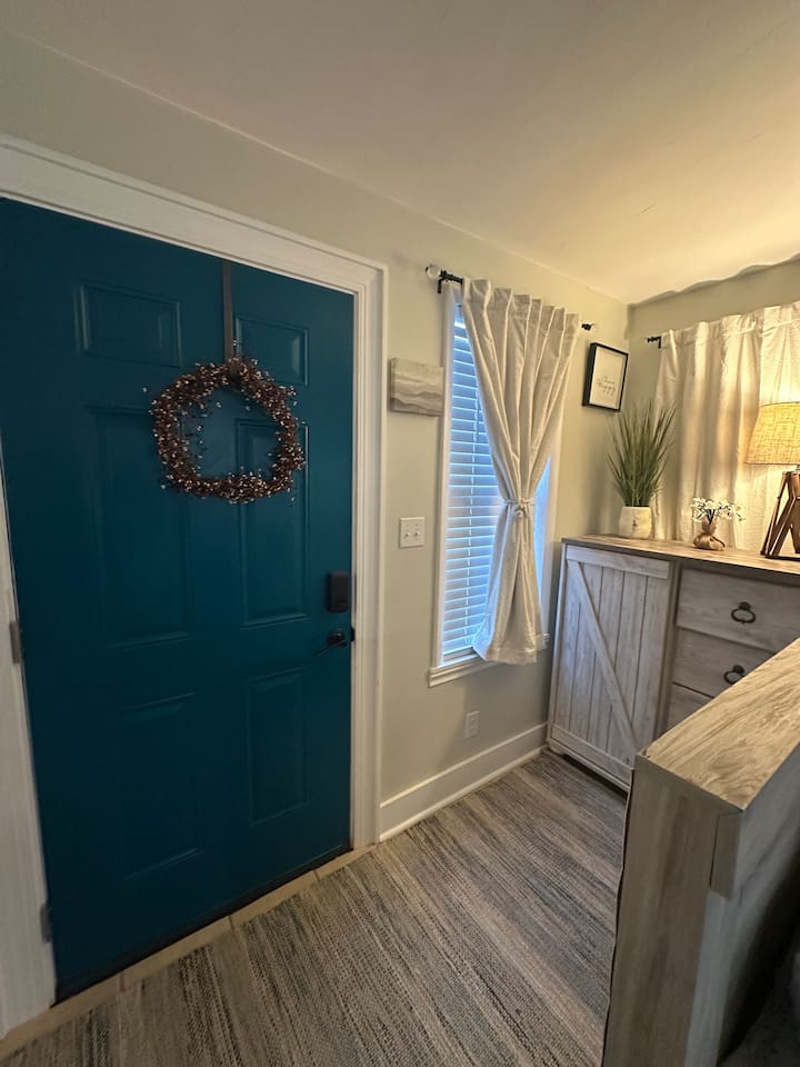 Great space to change clothes and store clothes and baggage 