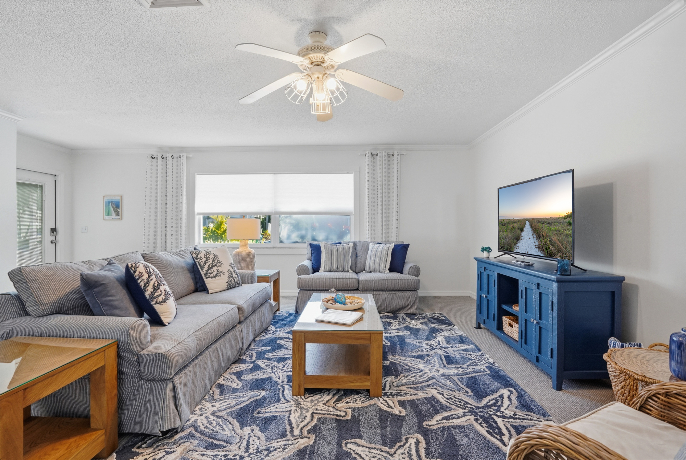 Island Break: Walk to beach, 2bd, sleeps 6, heated pool 2