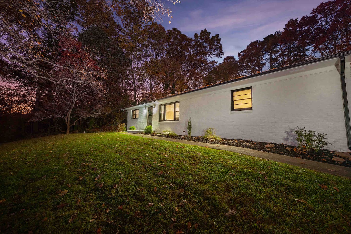 Mountain Ranch style 2/1 home w 4 person HOT TUB - Birthday, Anniversary, mini vaca for or Peace and Quiet this is the place for you.