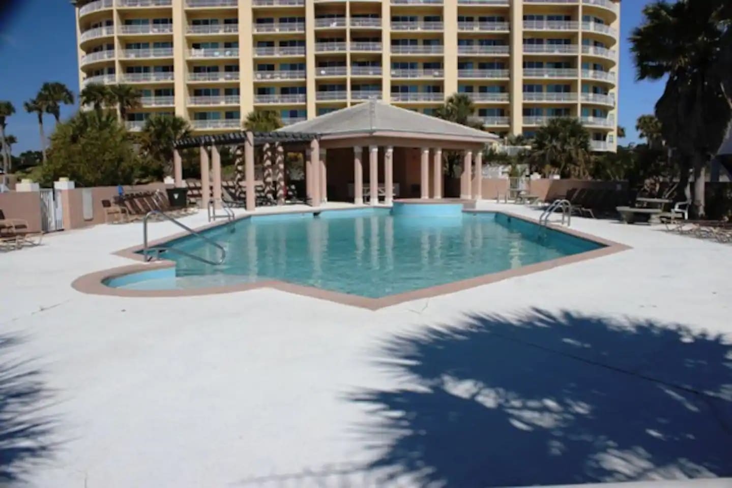 Access to pool and hottub