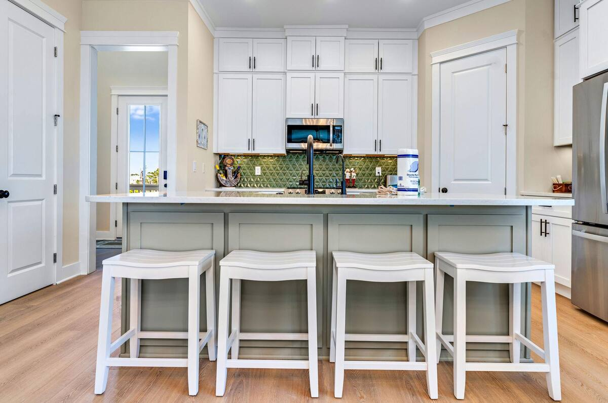 Enjoy casual bites or morning coffee with additional seating for 4 at the spacious kitchen bar, perfect for socializing and laid-back dining.