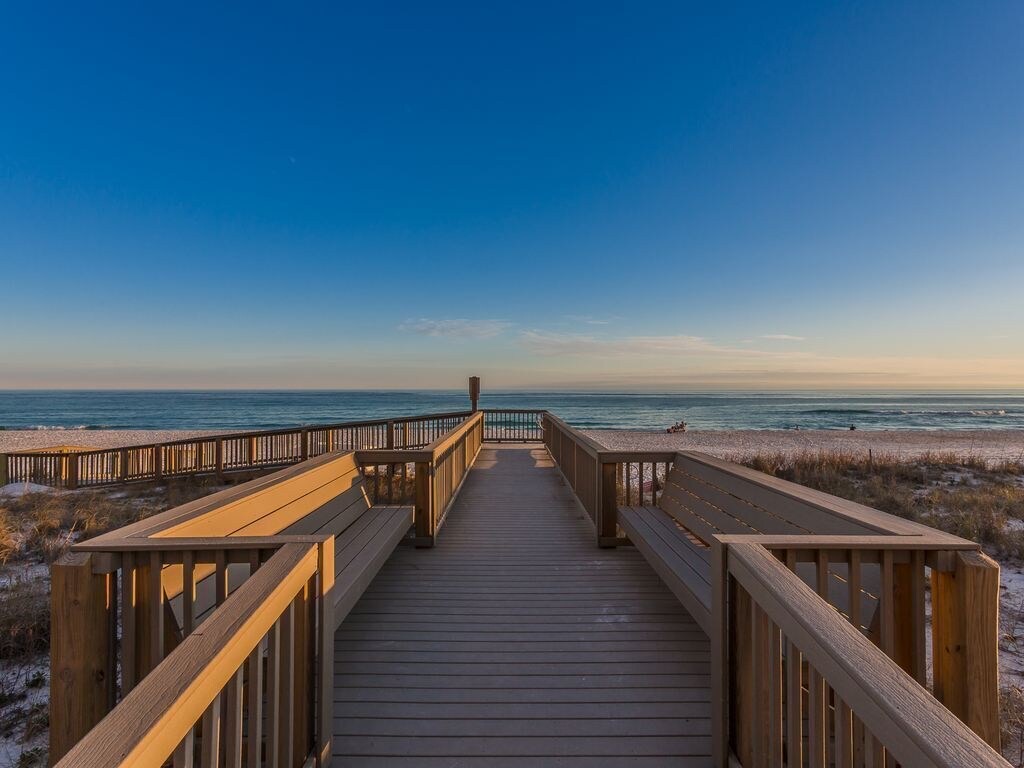 Walkover to the beach 