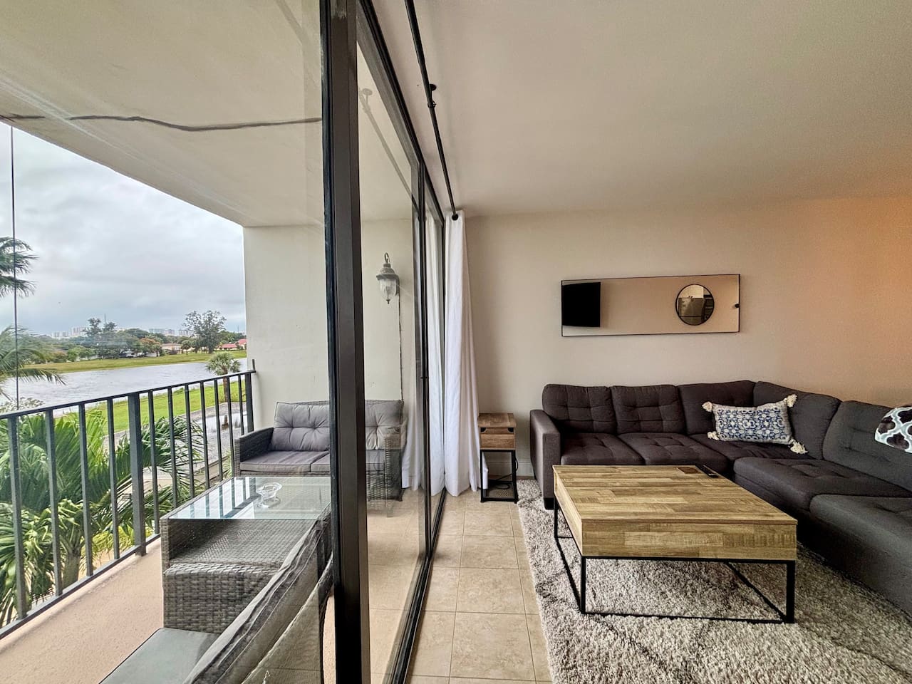 From the living room or the balcony, relax and unwind.