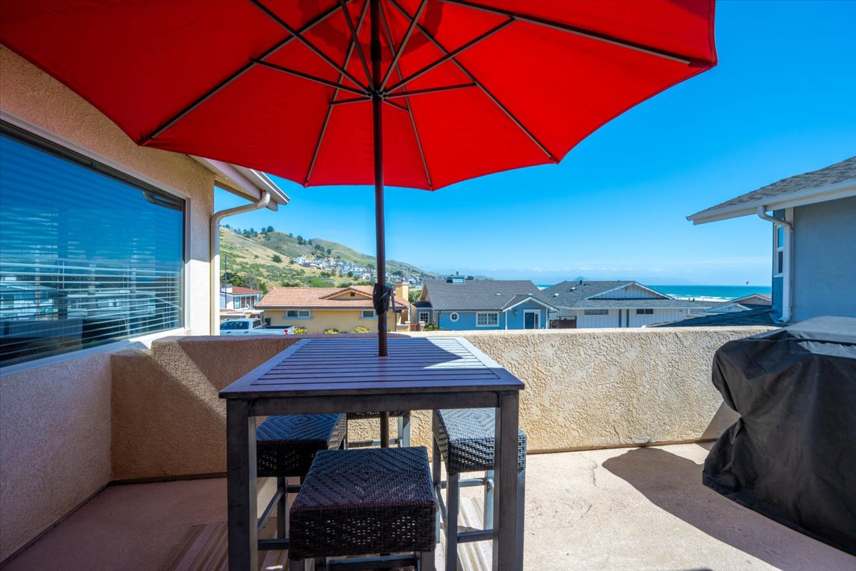 Deck with BBQ and seating for 4 at patio table