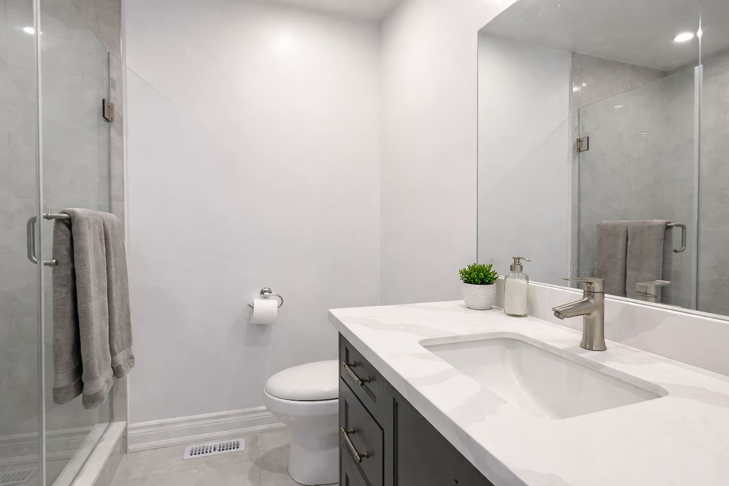 Bathroom 2 with spa shower