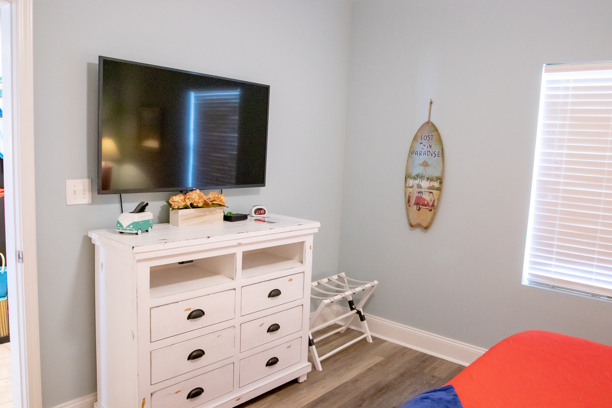 3rd bedroom TV and dresser