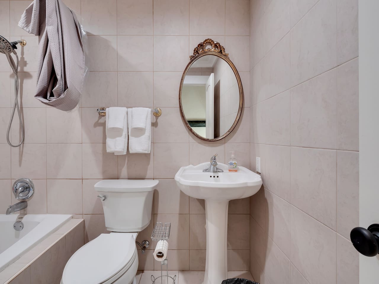 Upstairs bathroom, shower/tub