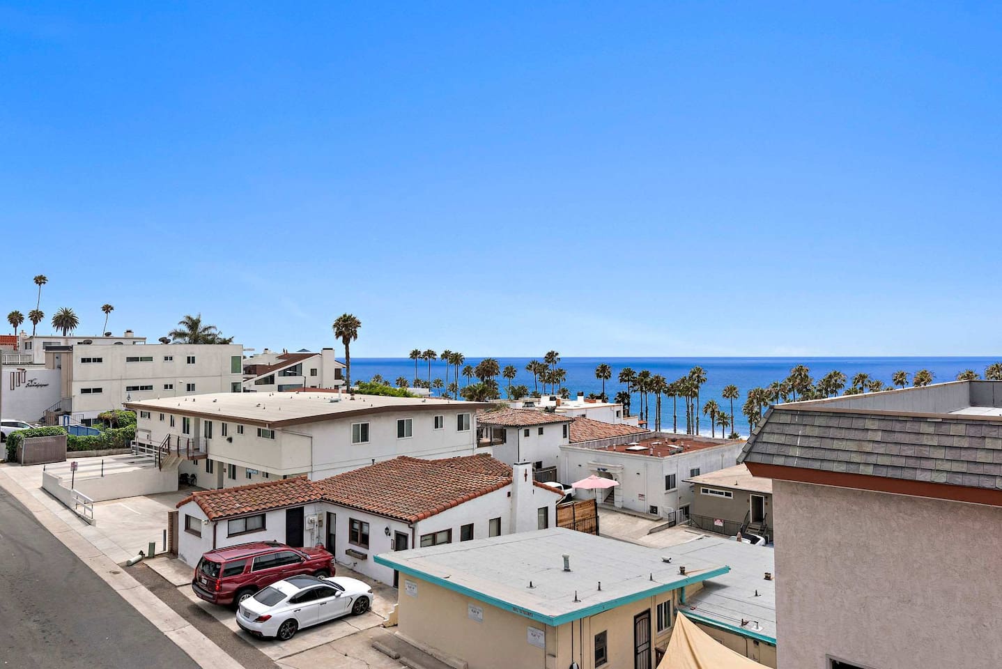 Complete with Gas Grill and an outdoor seating area, your balcony is the perfect place to enjoy meals with friends, happy hour or even some quiet time with a book.