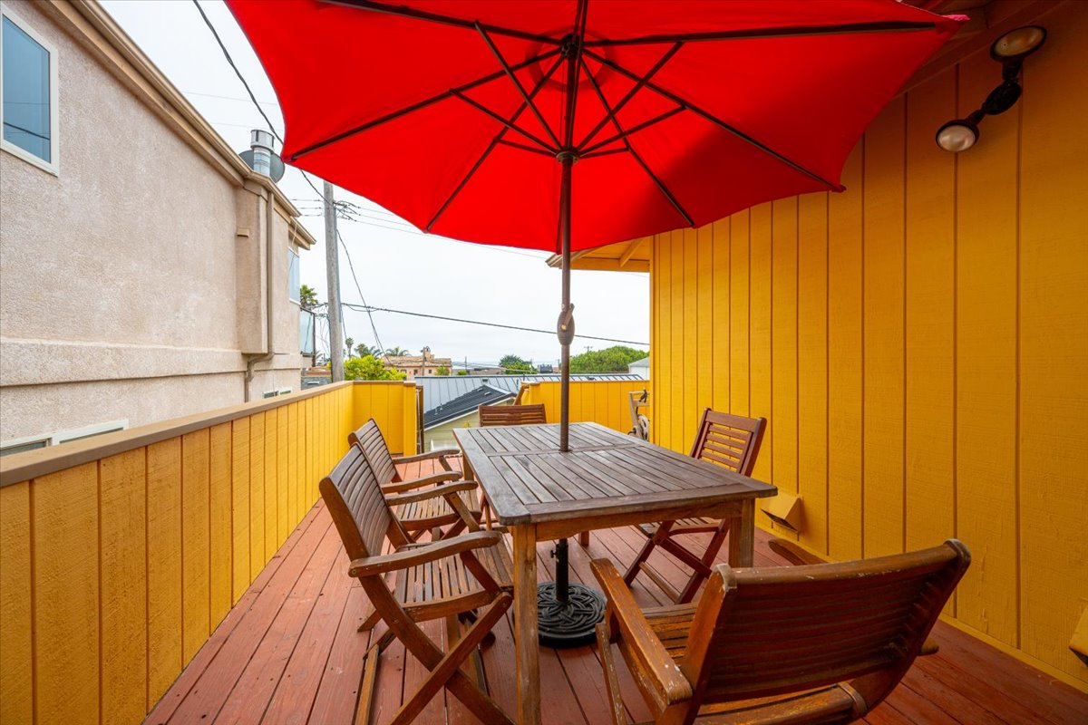 Outdoor Dining off of kitchen