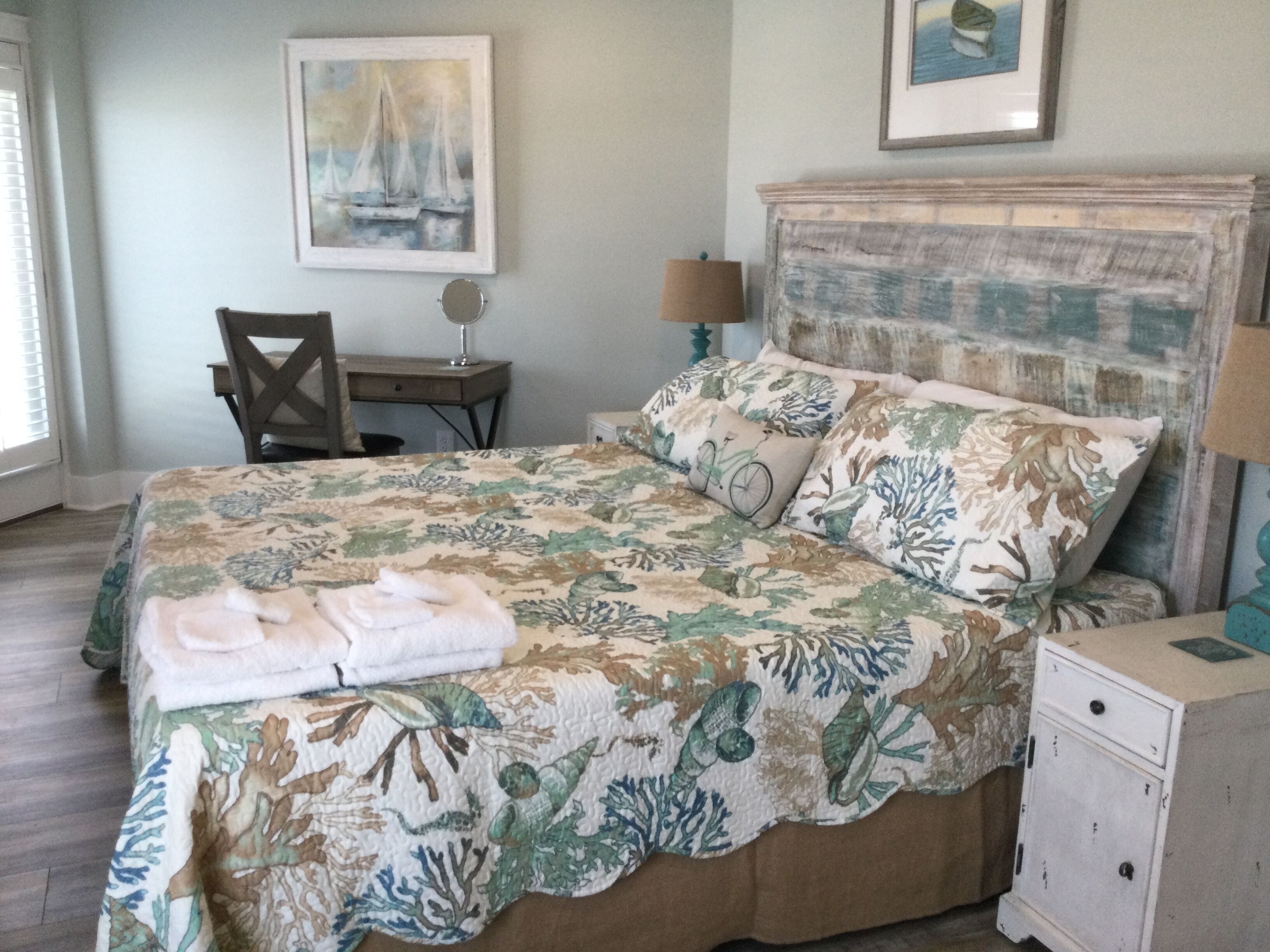Main Bedroom, King bed