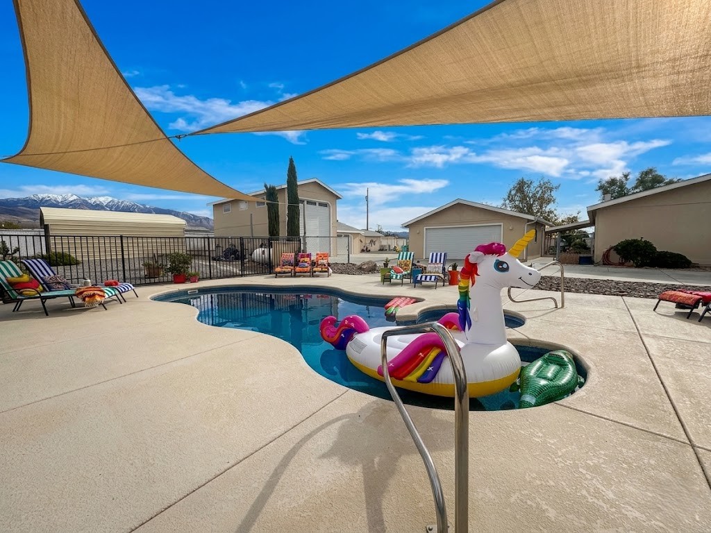 Beautiful mountain views from the pool & hot tub