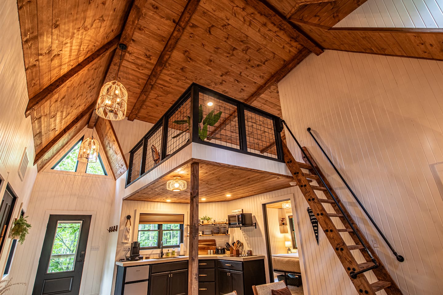The kitchenette in our treehouse features a cooktop for meal preparation, but please note that it does not include an oven.