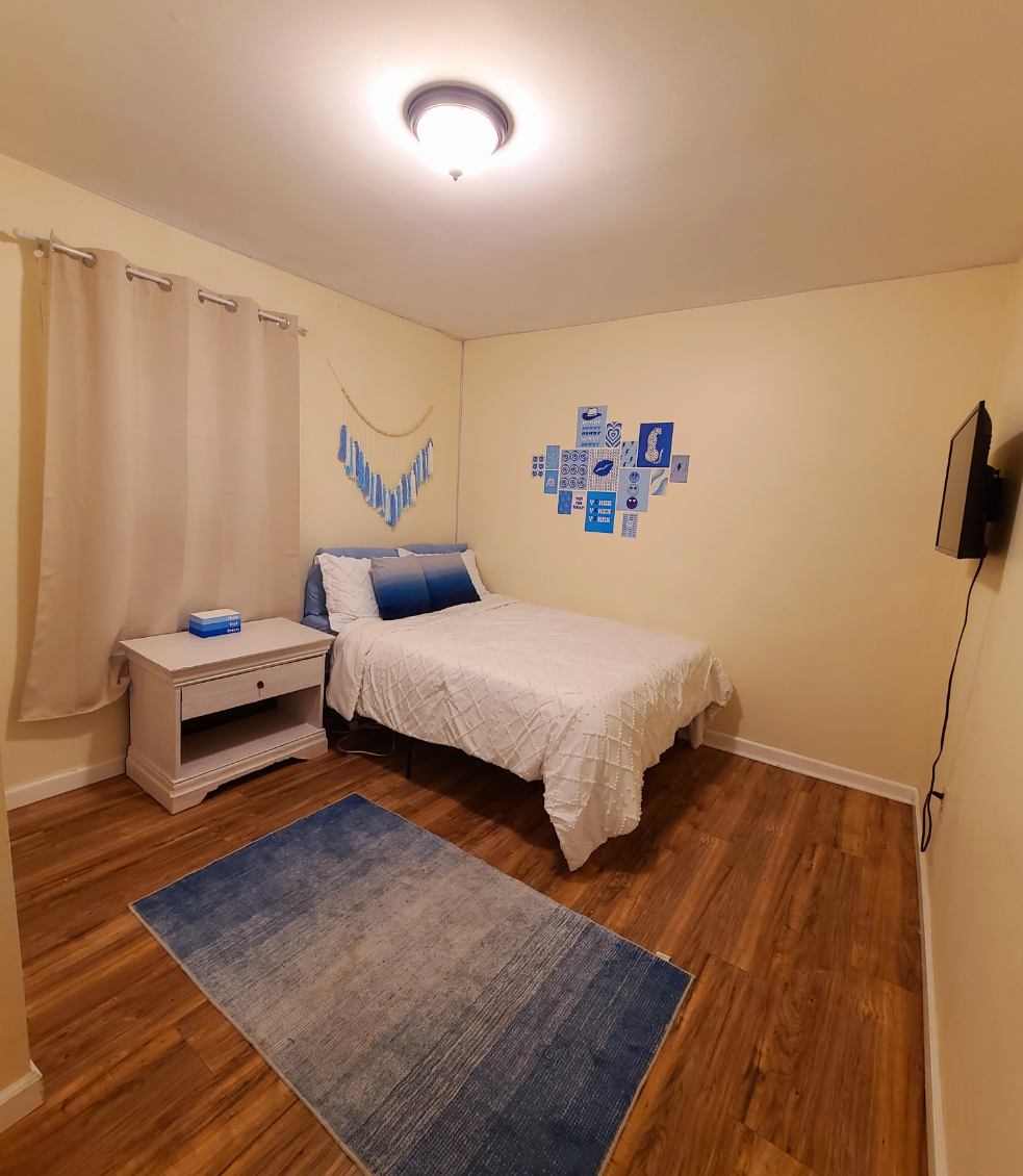 26 Columbia - Queen bed #1