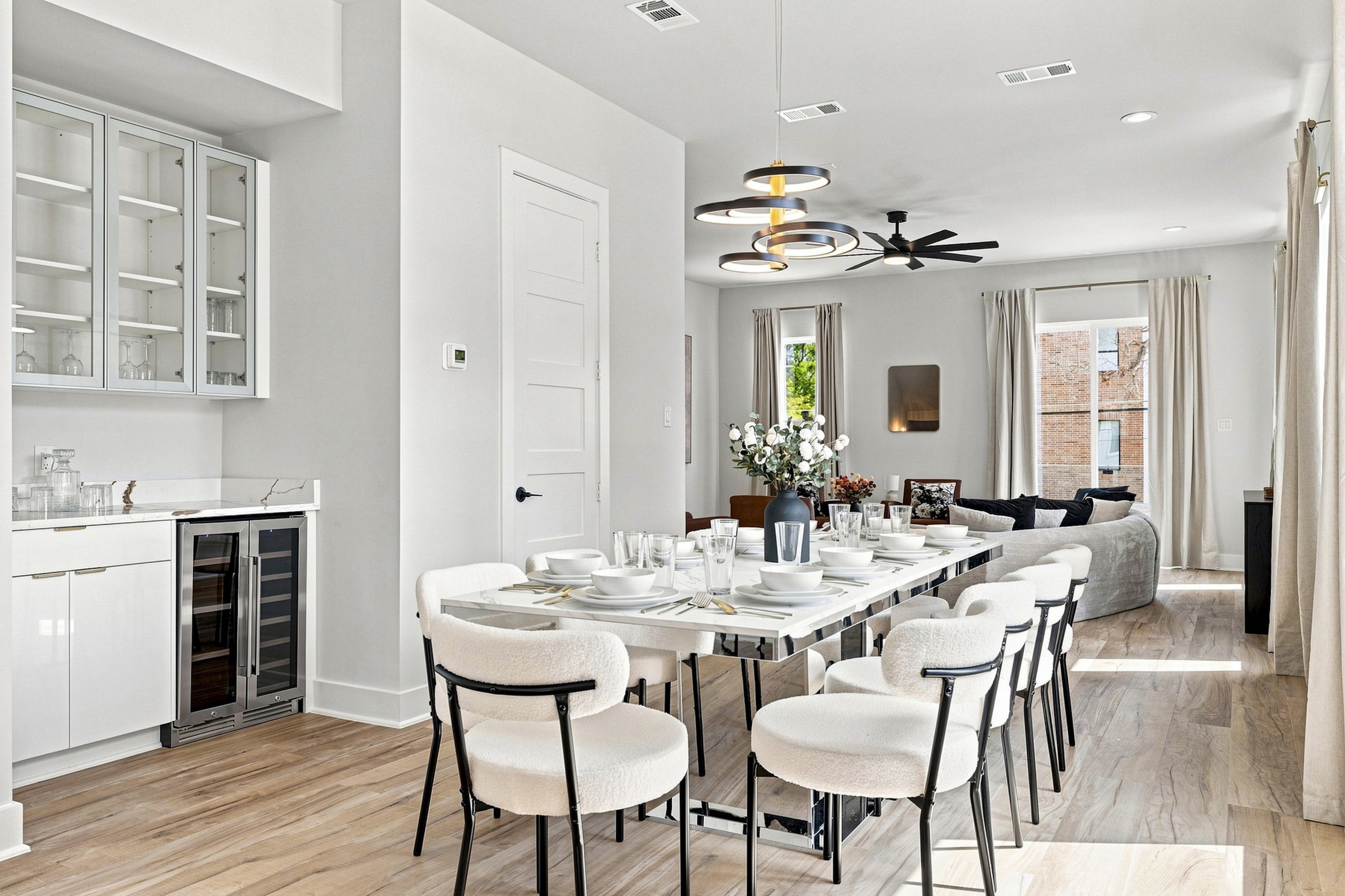 Elegant space with chic seating, perfect for memorable meals and gatherings!