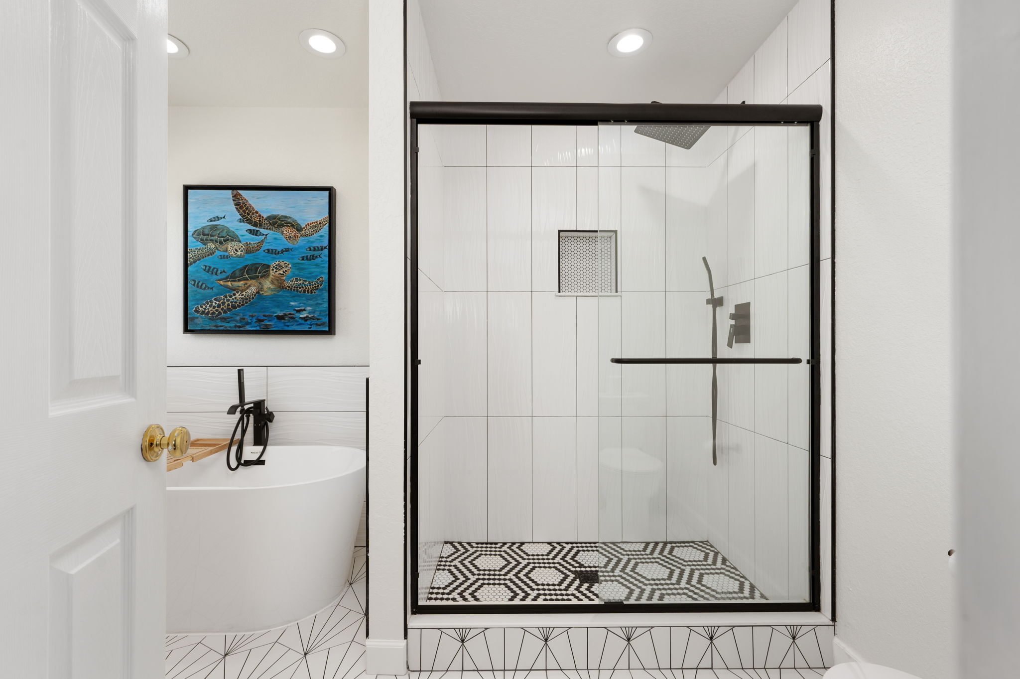 Coastline Haven — En-Suite Bath