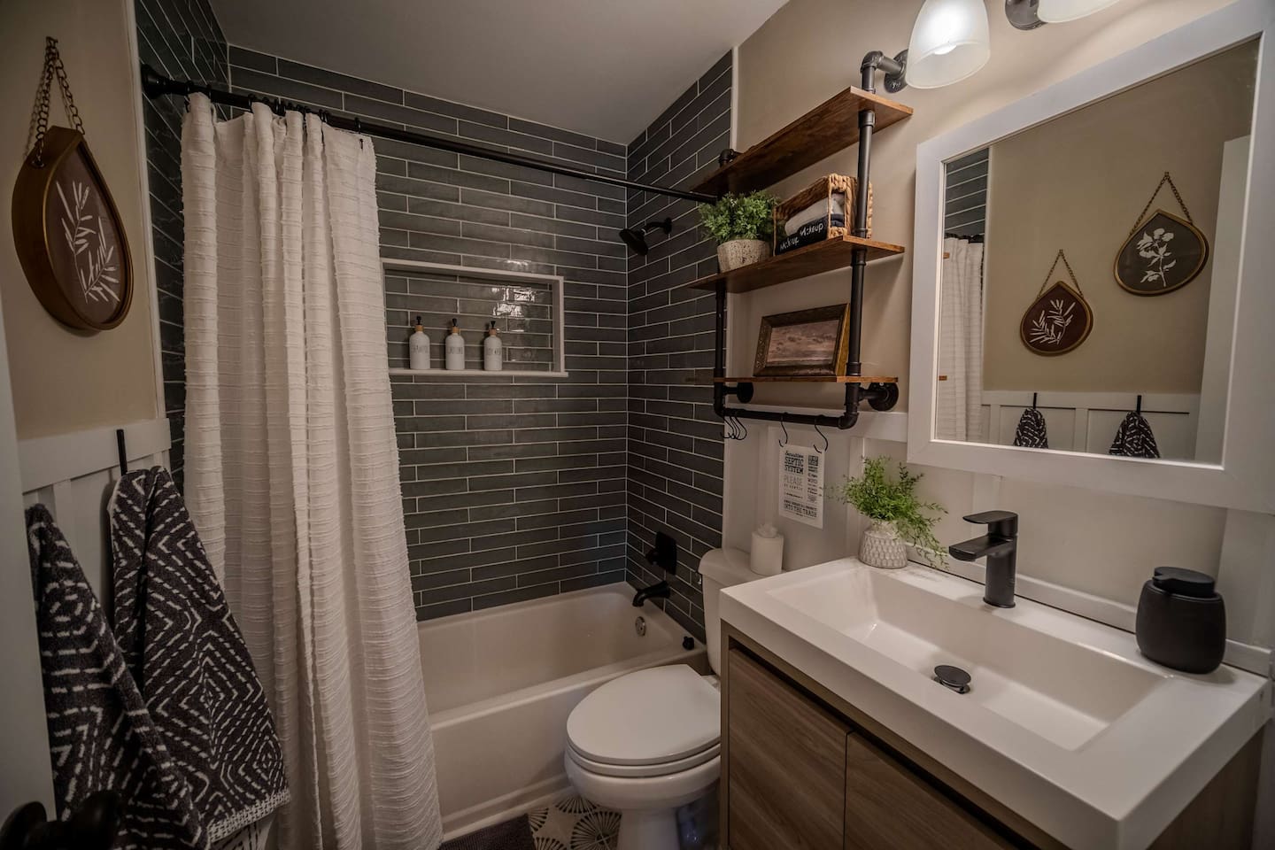 Full Bathroom | Bathtub