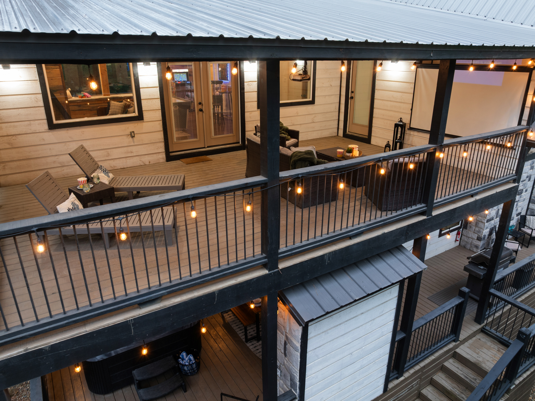 Two covered decks. One unforgettable escape.
Morning coffee above the trees. Cozy nights tucked under the lower deck glow. Somewhere between the fresh air and the peaceful stillness, vacation mode just finds you.