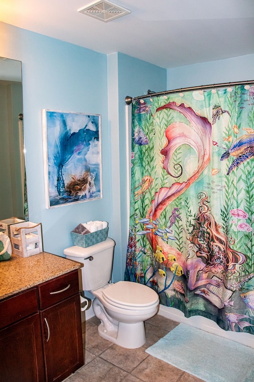 Main bath of bunk room