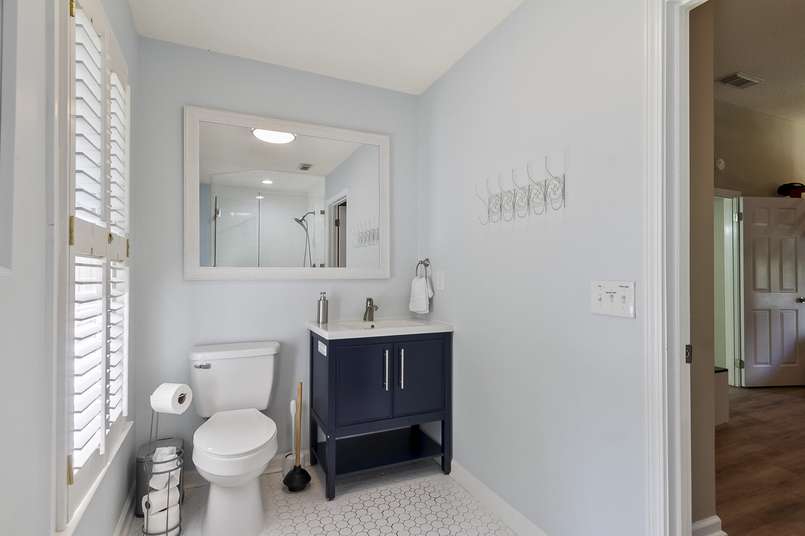 Bathroom #4 l Connected to Upstairs Bedroom #5
