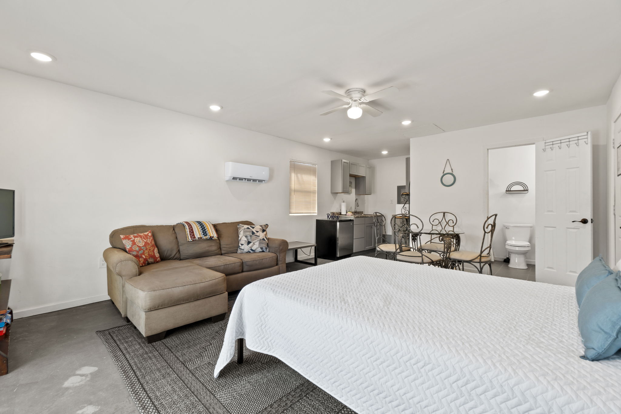 Detached Studio (3rd Bedroom with 2nd Bathroom)