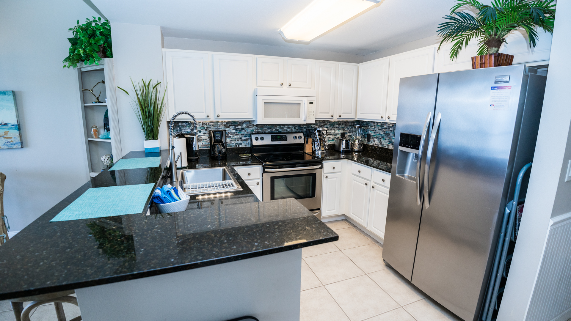 Kitchen & Breakfast Bar