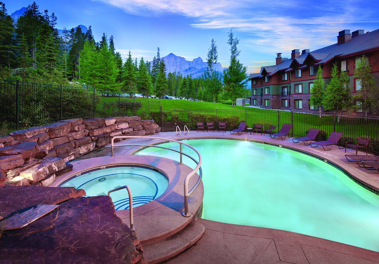 Outdoor Pool & Hot Tub