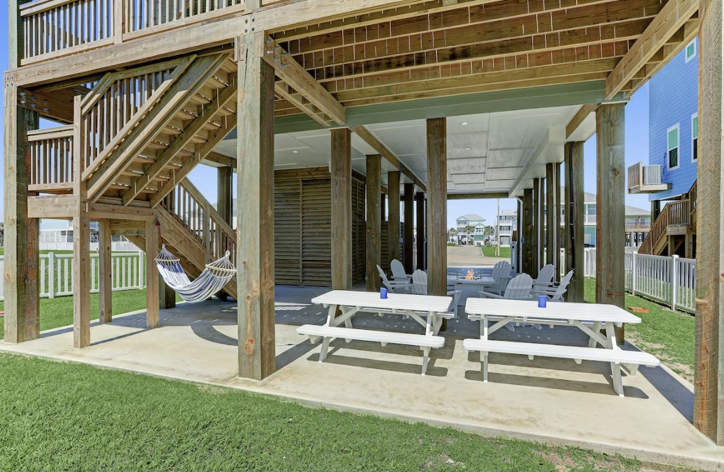 70248ca1acc24788a1d7ec0cdea2be65 | Beachhouse | Texas | TX | Vacation Homes | Galveston | Crystal Beach | Kokomo | Breezy Days | Beachfront Elegance | Sunrise Serenity | Southern Sands Property Management, LLC