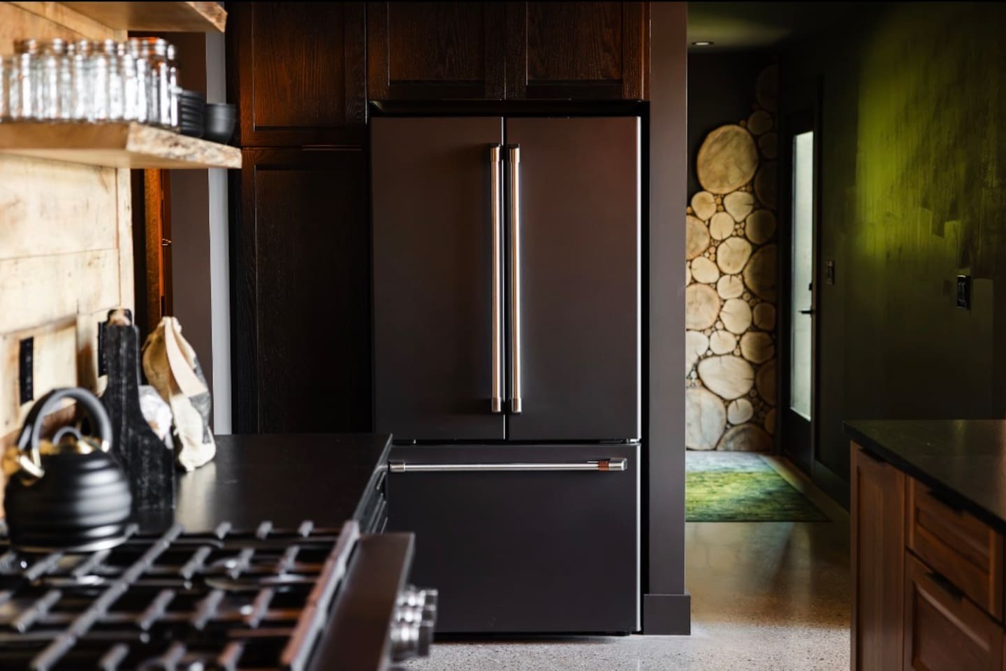 Full size fridge w/ice maker 