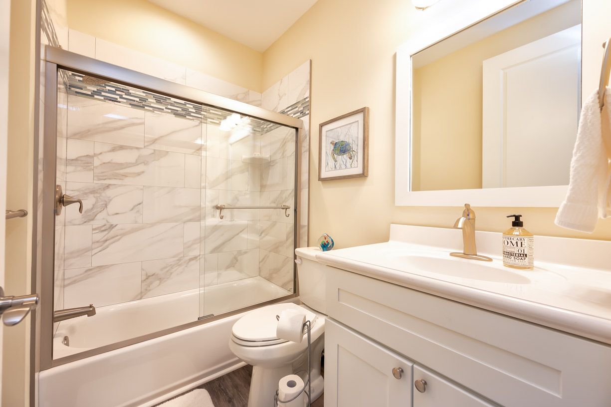 Hall Bath Upstairs