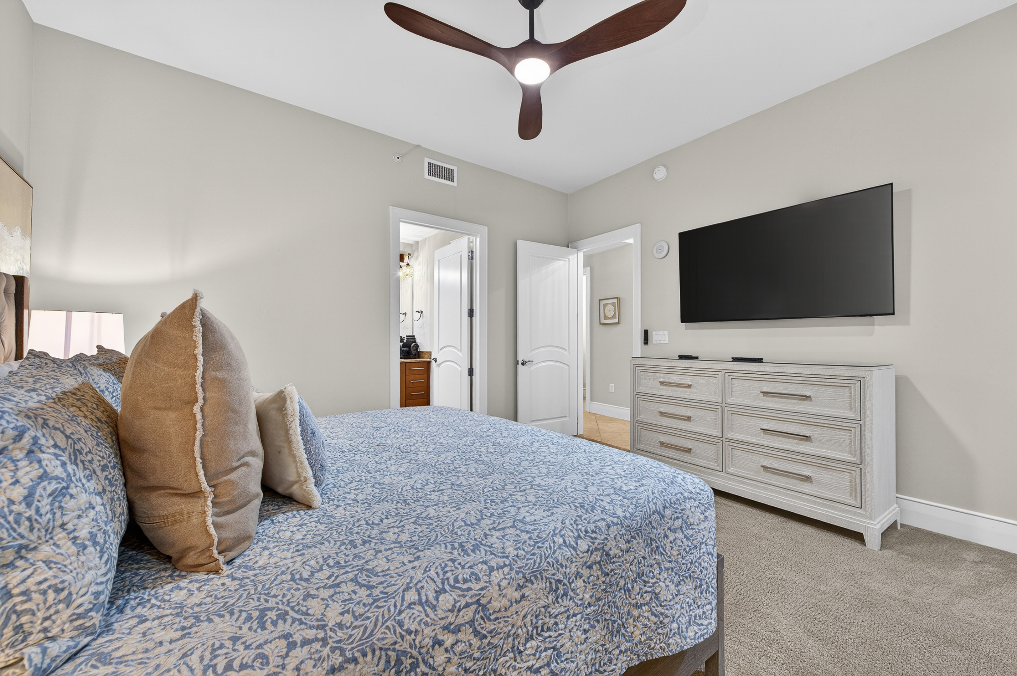 Second King Bedroom with twin day bed