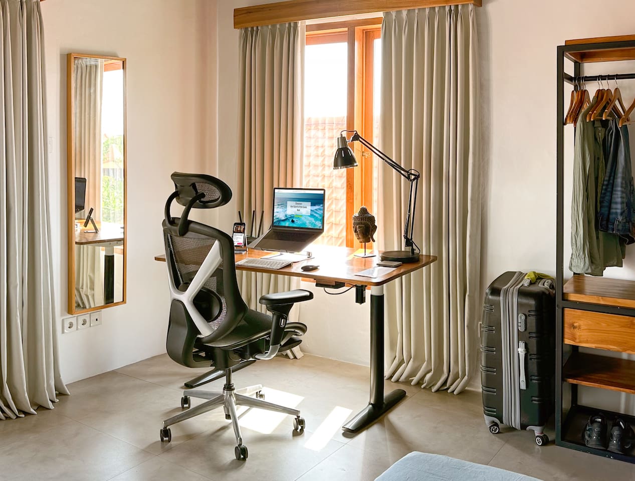 Sit-stand desk and ergonomic chair for optimal comfort