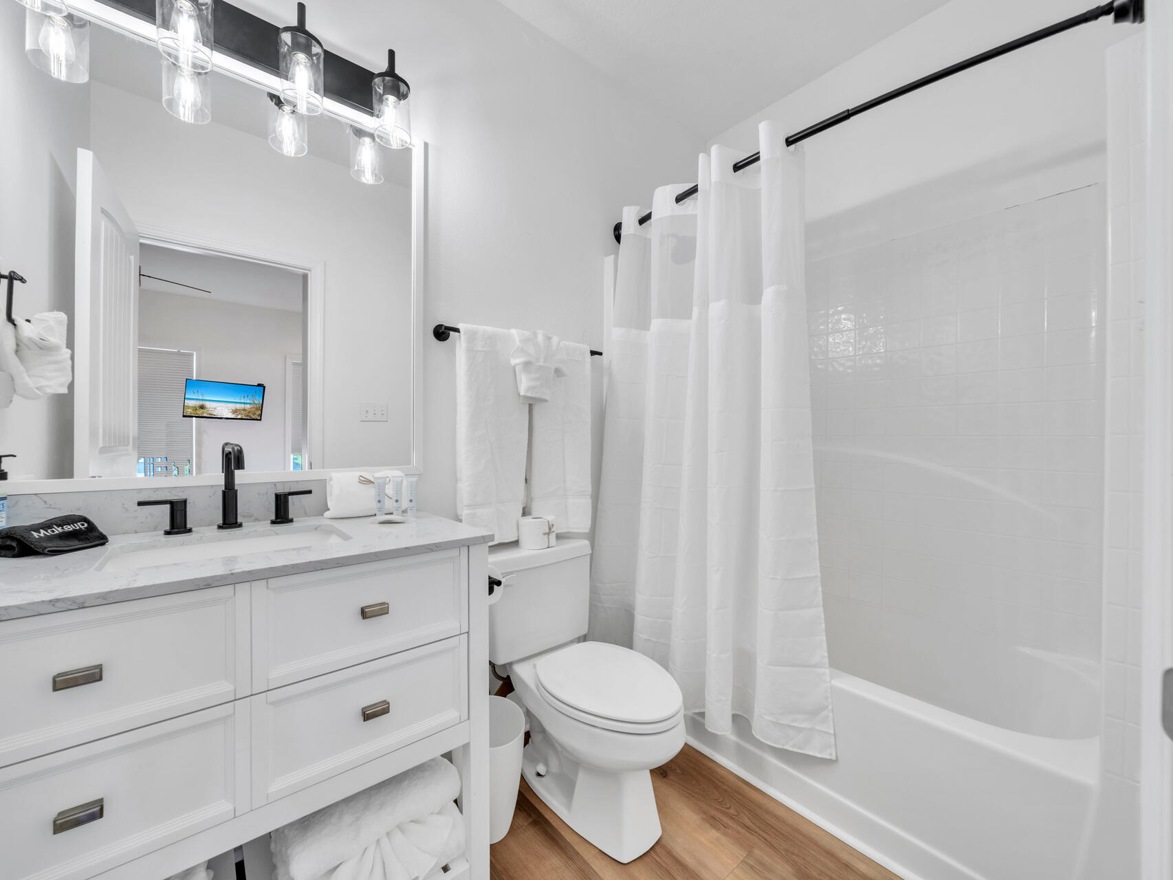 Downstairs secondary ensuite bathroom has a shower/bath combo