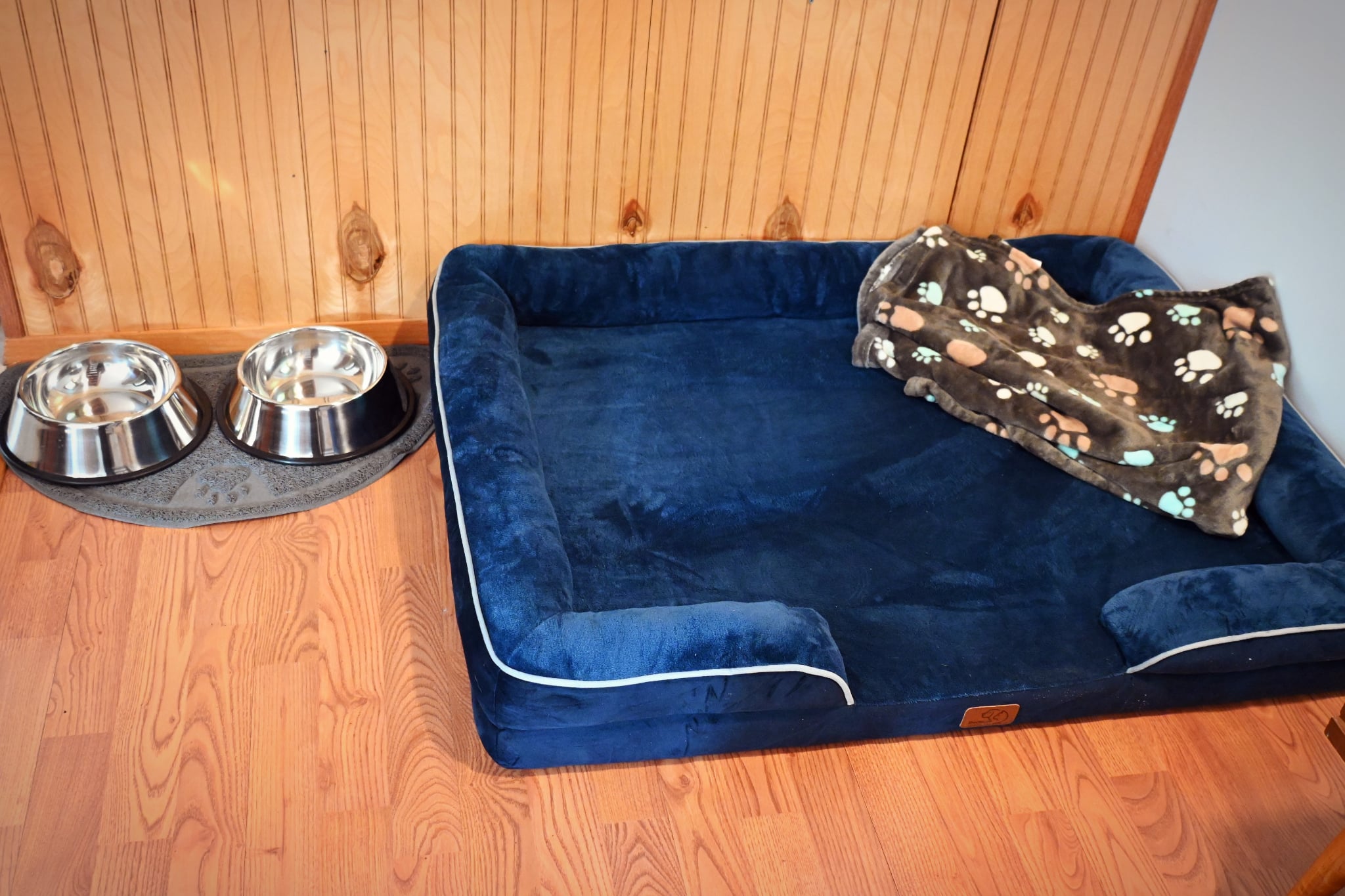 Doggy bed, doggy bowls and blankets available :)