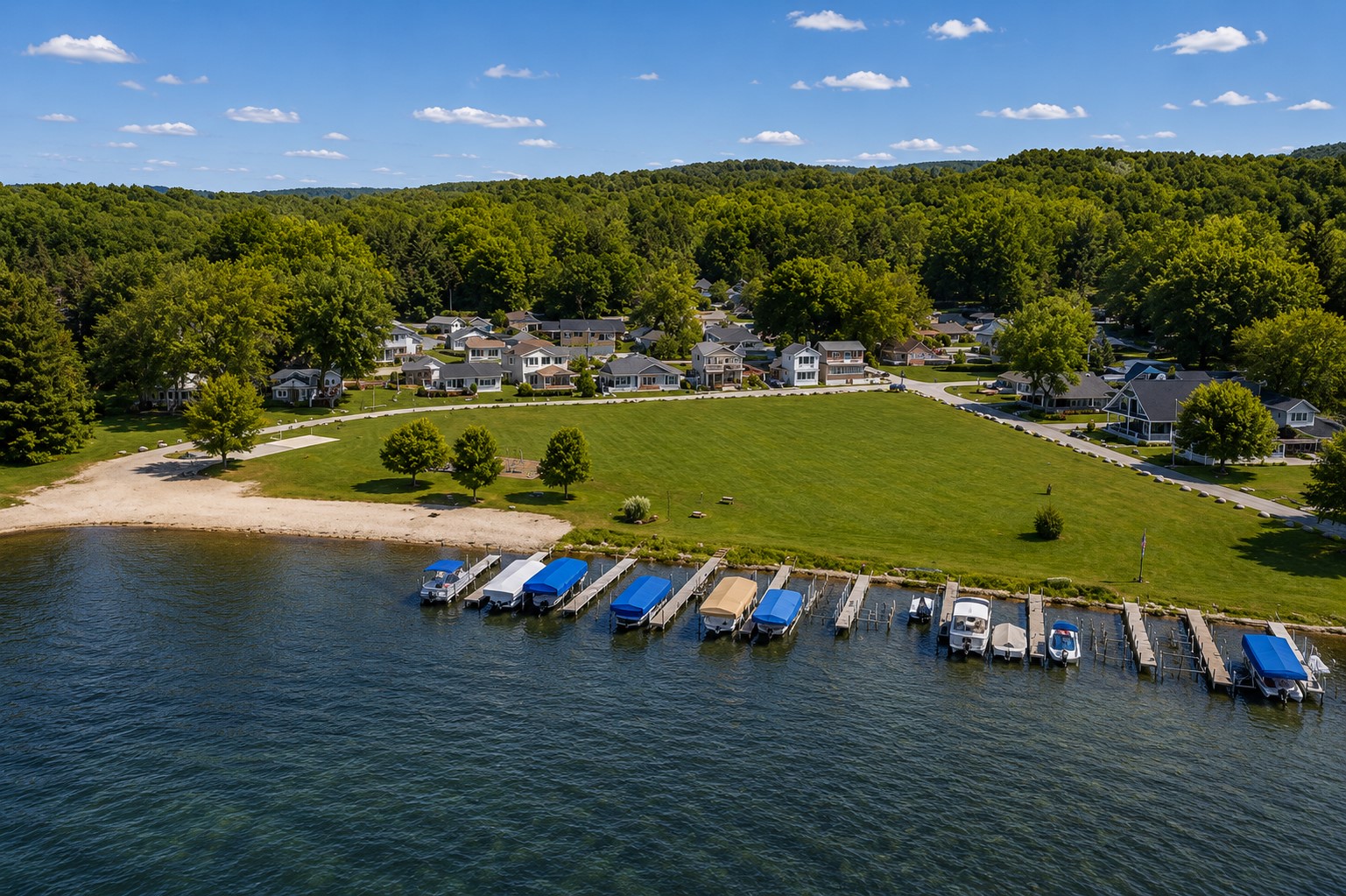 Picturesque lakefront area with docks and a serene park, perfect for boating and outdoor activities. ️