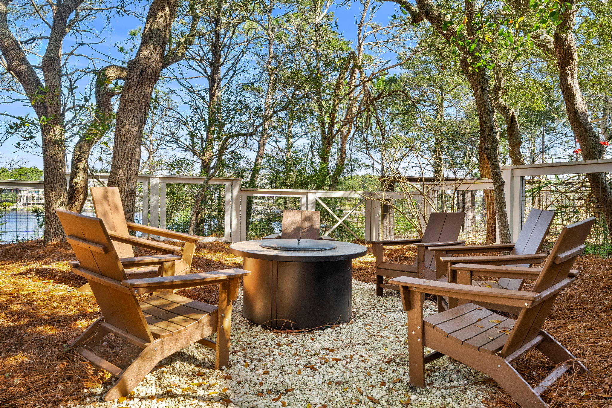 Lakeside Fire-Pit: As the sun sets over the water, gather the group around the fire-pit for s'mores and storytelling. It’s the perfect way to "chillax" and enjoy the tranquil lakeside views.