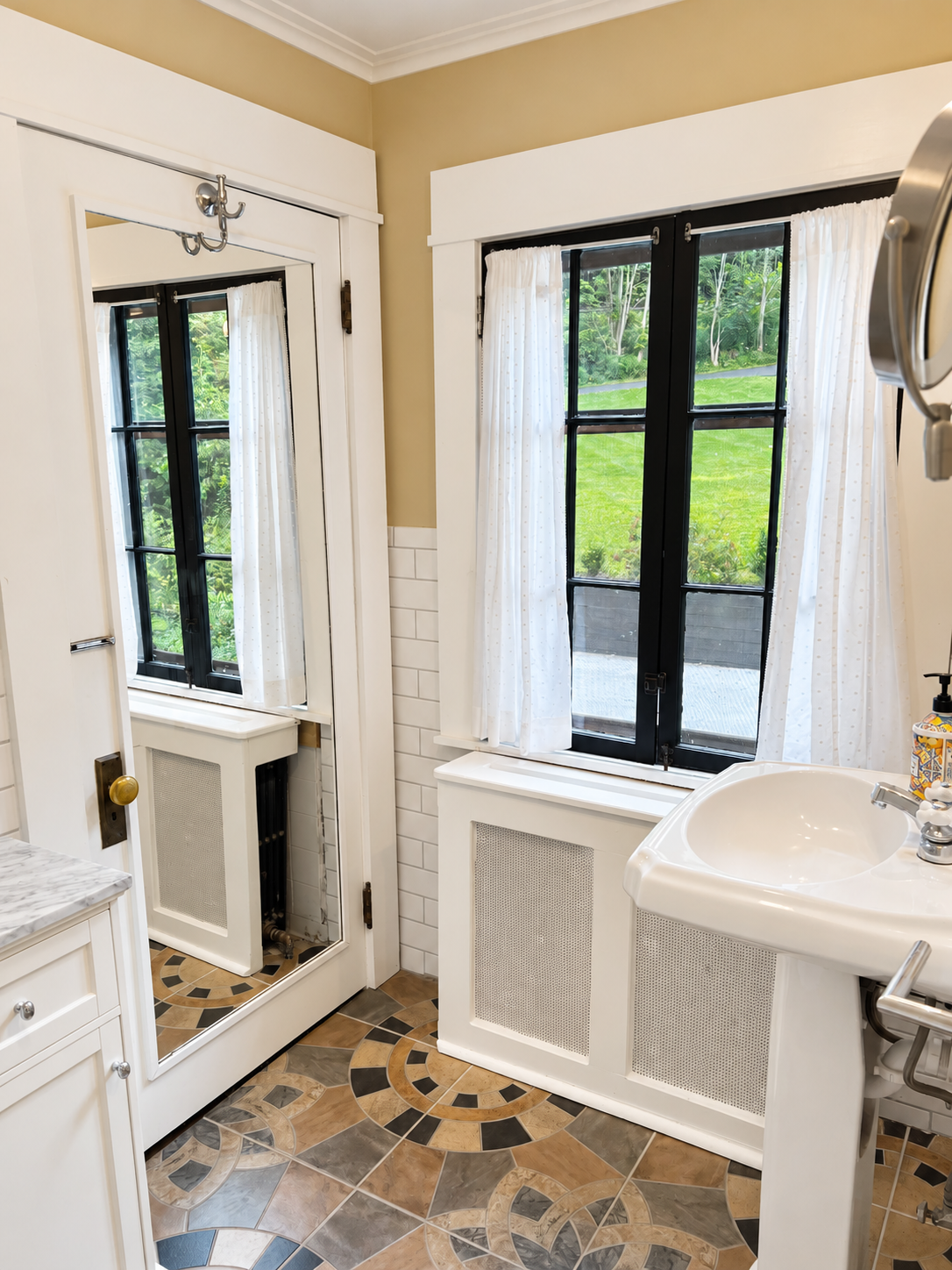 2nd floor - hallway bathroom with glass shower