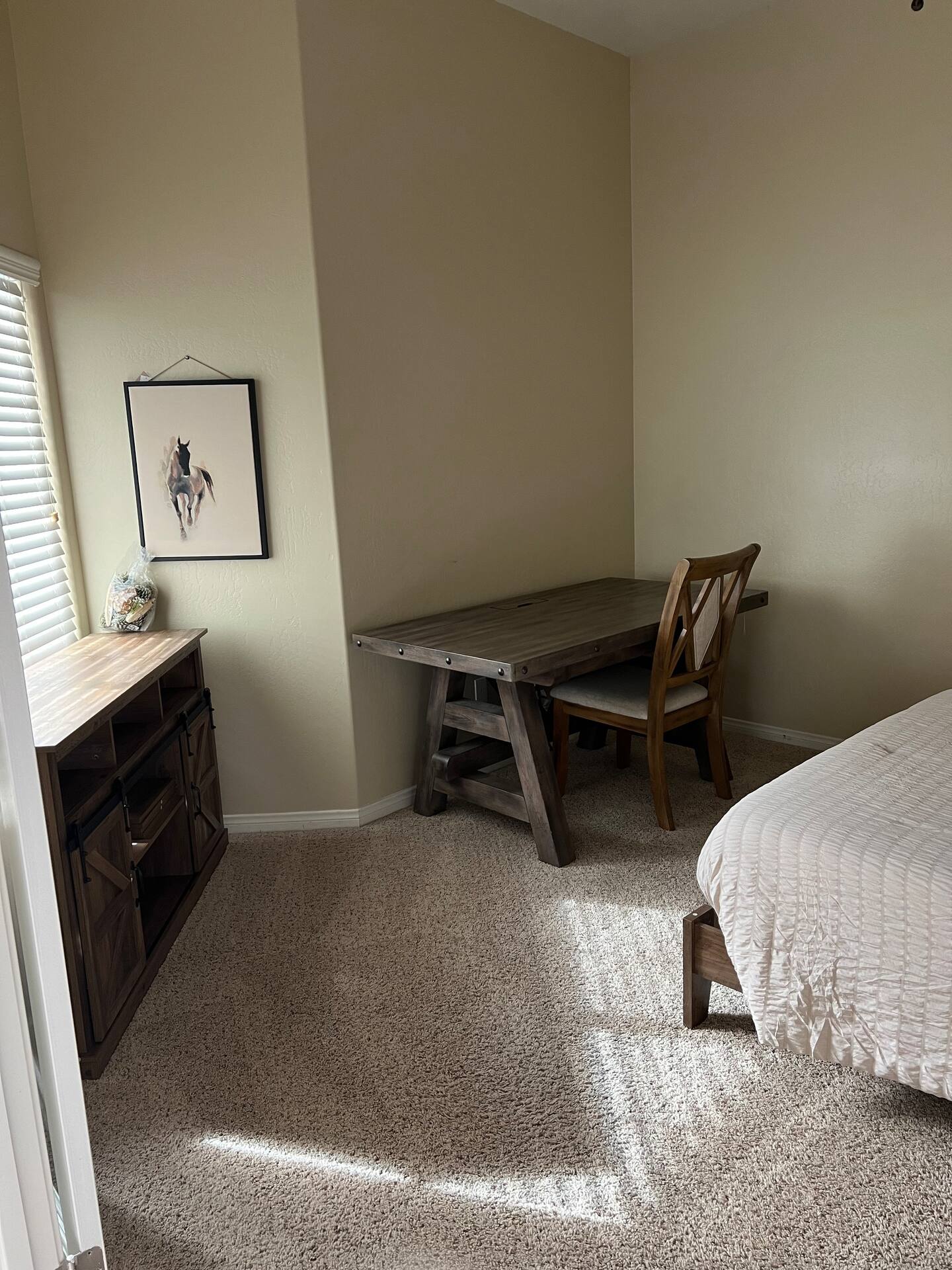 Work Desk in bedroom 4